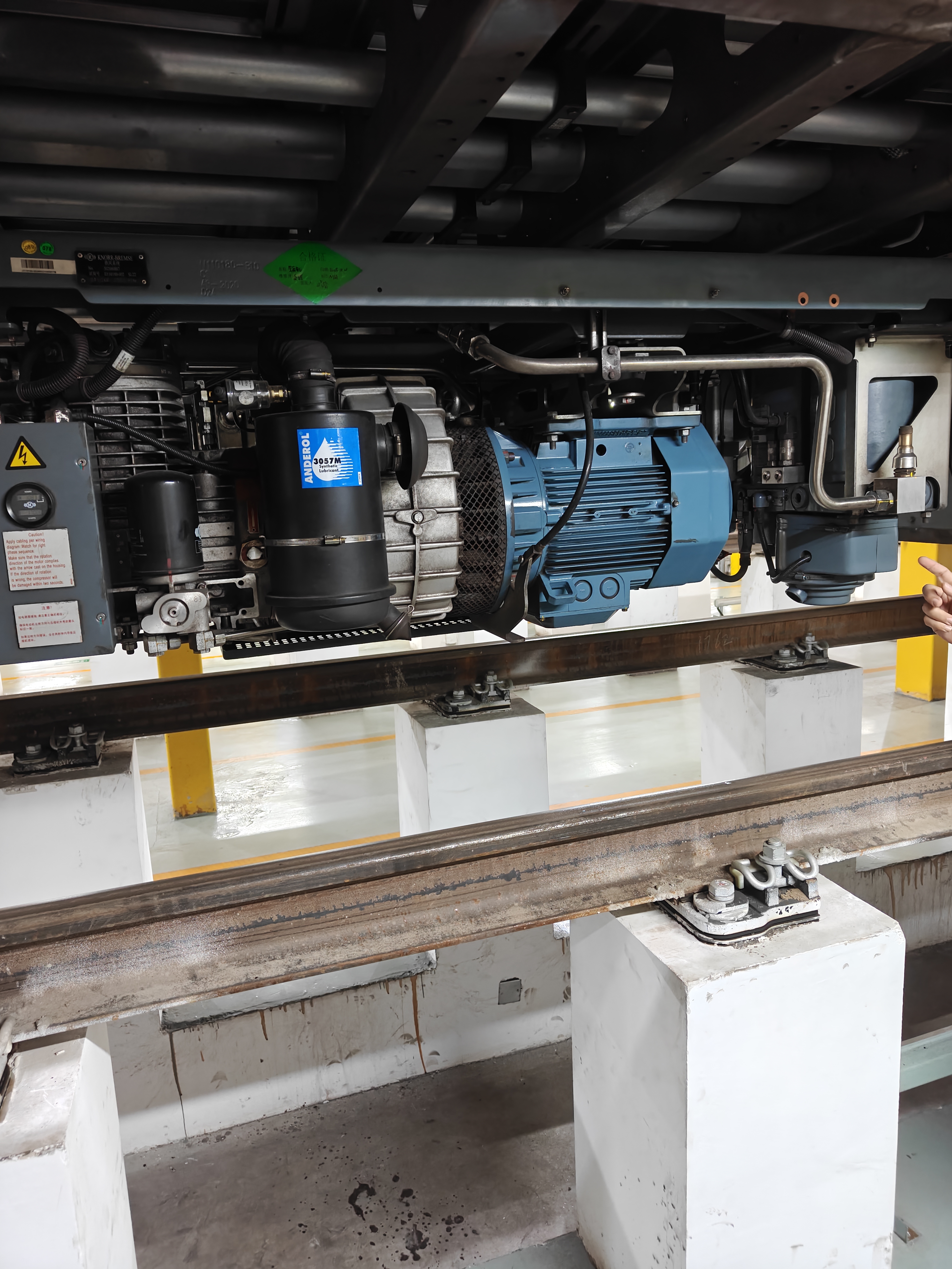 露点仪在地铁轨道测试现场 露点仪在地铁轨道测试现场